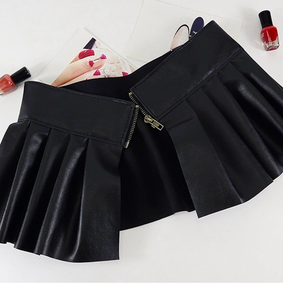 Faux Leather Peplum Corset Belt | Stretch Waist Cincher | Statement Fashion Belt - Picture 5 of 7